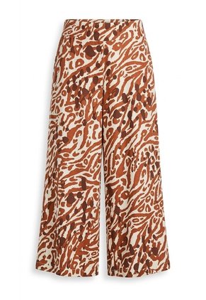 Capri Para Mujer Cafe Marca L&H Ref. 1F426090