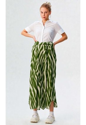 Capri Para Mujer Verde Marca L&H Ref. 1F426089
