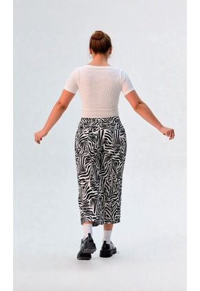 Capri Para Mujer. Negro Marca L&H Ref. 1F626024