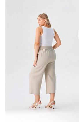 Capri Para Mujer. Beige Marca L&H Ref. 1F626025