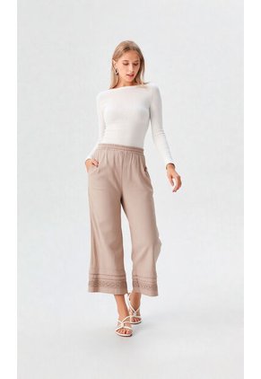 Capri Para Mujer Beige Marca L&H Ref. 7D426003