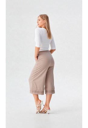 Capri Para Mujer Beige Marca L&H Ref. 7D426003