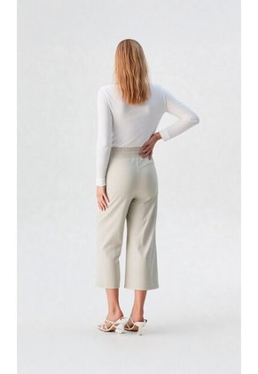 Capri Para Mujer Beige Marca L&H Ref. 1F426088