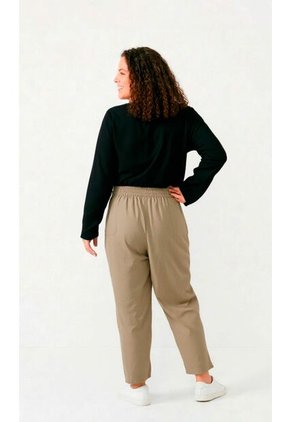 Capri Para Mujer. Beige Marca L&H Ref. 2J626024