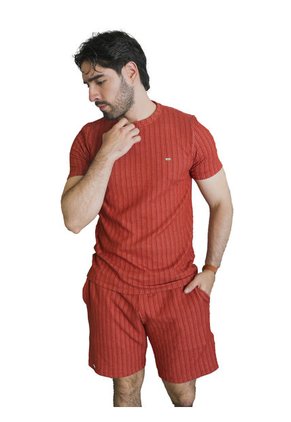 Conjunto Para Hombre Texturizado Camiseta Y Pantaloneta Rojo Laguna Blue
