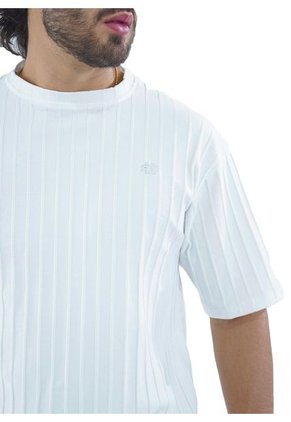 Camiseta Para Hombre Texturizada Bordada Marfil Laguna Blue