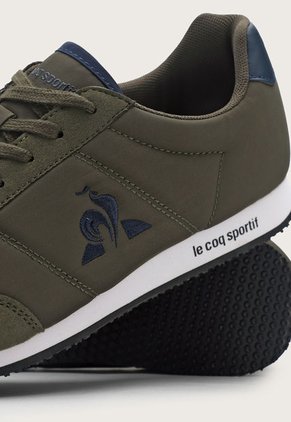 Tenis Lifestyle Verde Oliva-Blanco-Azul le coq sportif RacerOne