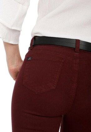 Pantalón Rojo Oscuro  Clásico Dama Lec Lee