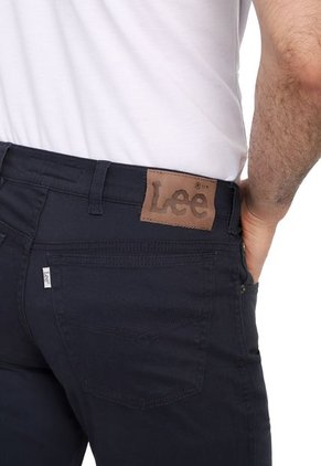 Pantalón En Dril Clásico Confort Lec Lee Para Hombre