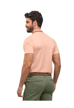 Camiseta Tipo Polo Con Perilla Funcional Y Bolsillo Decorativo M3026 Mandarina