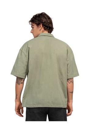 Camisa Manga Corta Con Botones En Frente De Silueta Oversized M3050 Verde Medio