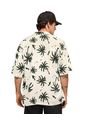 Camisa Manga Corta Tipo Hawaiana Oversized M3049 Blanco Estampado Palmera de Leo
