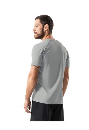 Ropa Deportiva Masculina Camiseta Gris LEO 508033
