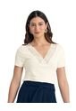 Camiseta Manga Corta Con Detalle Guipur Cruzado En Escote F7018 Marfil de Leonisa