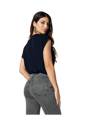 Blusa Manga Corta Con Detalle En El Escote F7134 Negro