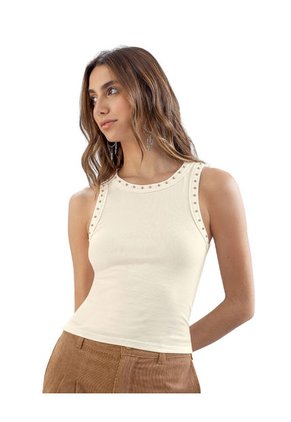 Camiseta Manga Sisa Con Taches En Cuello Y Sisa J2914 Marfil