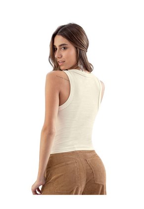 Camiseta Manga Sisa Con Taches En Cuello Y Sisa J2914 Marfil