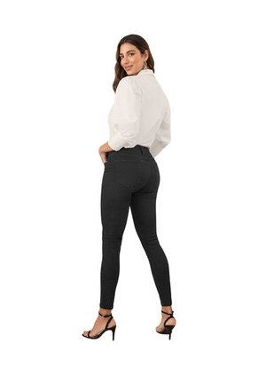 Skinny Jean Con Bolsillos Funcionales F6872 Negro