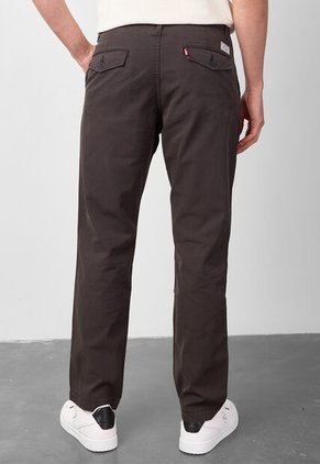 Pantalón Levi's XX Chino Authentic Relaxed Fit Marrón