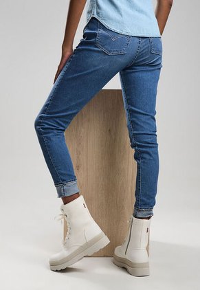 Jean Levi's 720 Super Skinny Fit Índigo Medio.