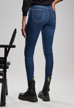 Jean Levi's 720 Super Skinny Fit Índigo Medio