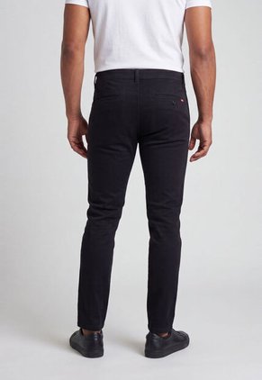 Pantalón Chino Levi's Slim Fit Negro