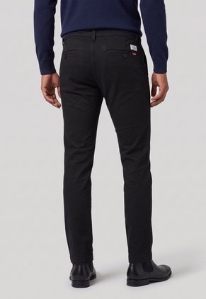 Pantalón Chino Levi's XX Standard Taper Fit Negro