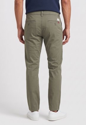 Pantalón Chino Levi's Standard Taper Fit Verde