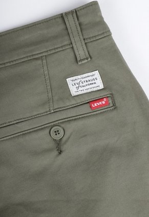 Pantalón Chino Levi's Standard Taper Fit Verde