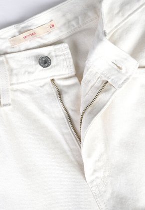 Jean Levi's Easy Dad Fit Marfil