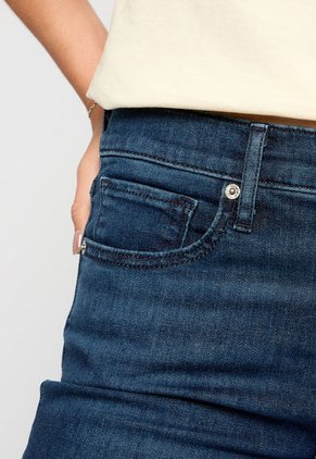 Jean Levi's 315 Shaping Bootcut Fit Índigo Medio