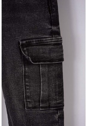 Jean LittleMic En Denim Tono Oscuro Con Bolsillos Tipo Cargo Para Niño 2T A 5T 2T