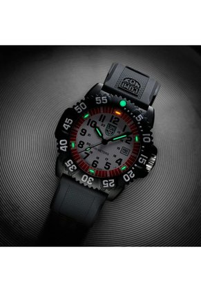 Reloj Luminox Modelo X2.2057 Gris Hombre