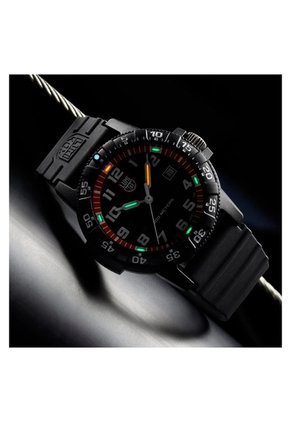 Reloj Luminox Modelo Xs.0335 Gris Hombre