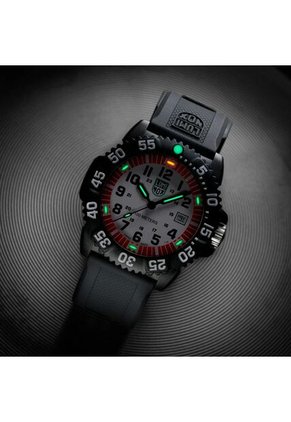 Reloj Luminox Modelo X2.2057 Gris Hombre