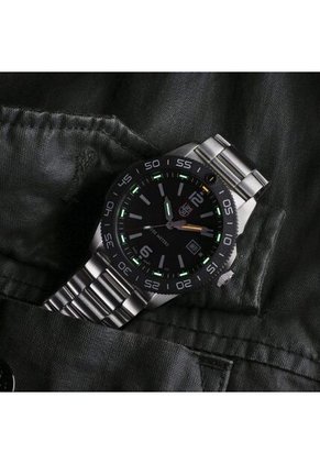Reloj Luminox Modelo Xs.3122 Plateado Hombre