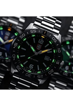 Reloj Luminox Modelo Xs.3122 Plateado Hombre