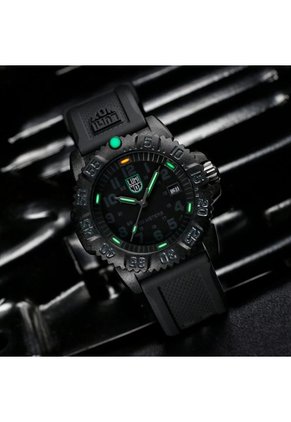 Reloj Luminox Modelo X2.2072 Gris Hombre