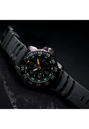 Reloj Luminox Modelo Xs.3251.cb Negro Hombre