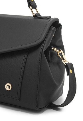 Cartera Manos Libres Macoly 860 Marsella Negro