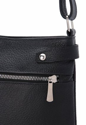 Bolso Manos Libres Macoly 864 Cuero Negro Liso Niquel