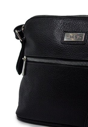 Bolso Manos Libres  Macoly 789 Cuero Negro Liso Niquel