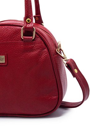 Cartera Manos Libres Macoly 875 Cuero Rojo Liso Oro