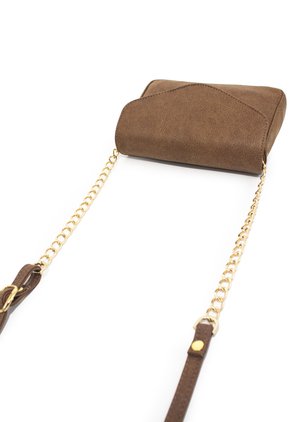 Cartera Manos Libres 572 Bruma Chocolate