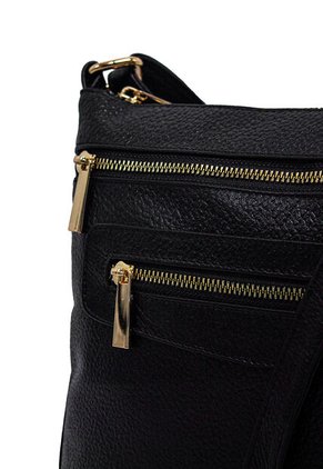 Bolso Manos Libres Macoly 751 Cuero Negro Oro