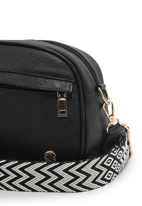 Bolso Manos Libres Macoly M300 Cuero Negro X Reata