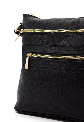 Bolso Manos Libres Macoly 817 Cuero Negro Oro