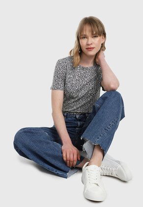 Camiseta Gris-Negro-Blanco MNG