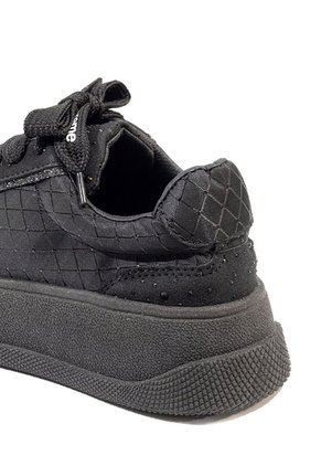 Tenis Negro Maniqueo Uma