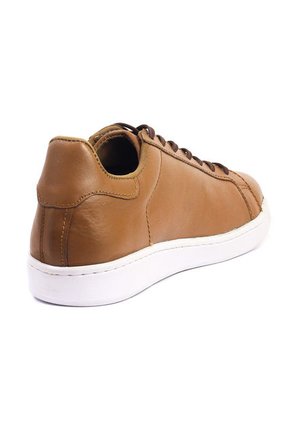 Tenis Cuero Miel Maniqueo Steve